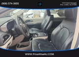 Used 2022 Chrysler Pacifica Touring-L image 3