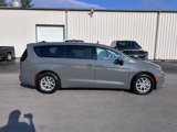 Used 2023 Chrysler Pacifica Touring-L image 4