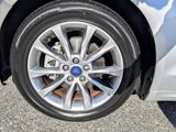 Used 2017 Ford Fusion SE w/ Fusion SE Technology Package image 3