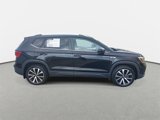 Certified 2022 Volkswagen Taos SE image 4