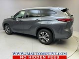 Used 2023 Toyota Highlander XLE image 3