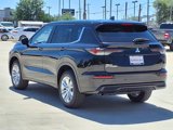 New 2025 Mitsubishi Outlander ES image 3
