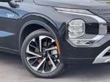 Used 2025 Mitsubishi Outlander SEL image 2