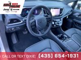 New 2025 Chrysler Pacifica Select image 5