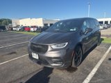 Used 2022 Chrysler Pacifica Limited w/ Uconnect Theater Family Group image 3