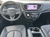 New 2025 Chrysler Pacifica Select image 4