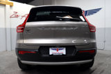 Used 2022 Volvo XC40 T4 Momentum image 4