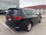 New 2025 Chrysler Pacifica Select image 3