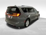 Used 2022 Chrysler Pacifica Touring-L image 4