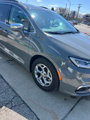 Used 2022 Chrysler Pacifica Limited image 2