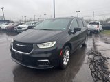 Used 2025 Chrysler Pacifica Select image 4