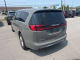 Used 2025 Chrysler Pacifica Select image 5