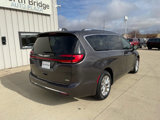 Used 2021 Chrysler Pacifica Touring-L w/ Uconnect Theater Family Group image 4
