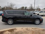 New 2025 Chrysler Pacifica Select image 3