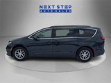 Used 2021 Chrysler Pacifica Touring image 4