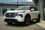 Used 2024 Nissan Rogue SV image 3