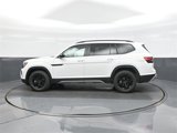 New 2025 Volkswagen Atlas Peak Edition SE image 4