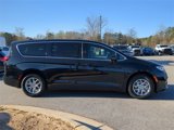 New 2025 Chrysler Pacifica Select image 3