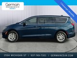 New 2025 Chrysler Pacifica Select image 2