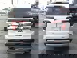 Used 2023 GMC Acadia SLT image 4