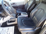 Used 2023 Chrysler Pacifica Touring-L image 2