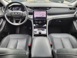 Used 2023 Jeep Grand Cherokee Limited image 2