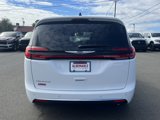 Used 2025 Chrysler Pacifica Select image 4