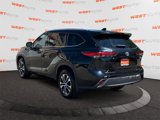 Used 2021 Toyota Highlander XLE image 3