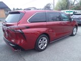 Used 2022 Toyota Sienna XSE image 3