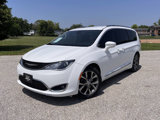 Used 2017 Chrysler Pacifica Touring-L Plus image 2