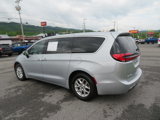 Used 2023 Chrysler Pacifica Touring-L image 5