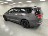 Used 2023 Chrysler Pacifica Touring-L image 3