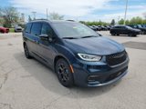 New 2025 Chrysler Pacifica Select image 2