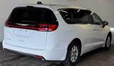 Used 2023 Chrysler Pacifica Touring image 5