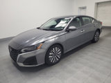 Used 2023 Nissan Altima 2.5 SV image 2