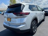 Used 2025 Nissan Rogue SV image 3