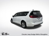 Used 2023 Chrysler Pacifica Touring-L image 3