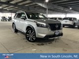 New 2025 Nissan Pathfinder Platinum image 2