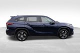 Used 2022 Toyota Highlander XLE image 5