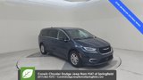 Used 2023 Chrysler Pacifica Touring-L image 3