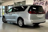 Used 2023 Chrysler Pacifica Touring-L image 4