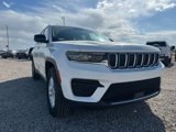 Used 2023 Jeep Grand Cherokee Laredo image 2