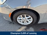 Used 2022 Chrysler Pacifica Touring-L image 2