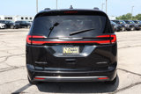 Used 2023 Chrysler Pacifica Limited image 5