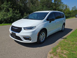 Used 2025 Chrysler Pacifica Select image 2