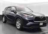 Used 2023 Toyota Highlander LE image 2