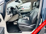 Used 2023 Chrysler Pacifica Touring-L image 3