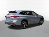 Used 2022 Toyota Highlander XLE image 3