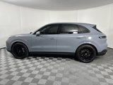 Used 2024 Porsche Cayenne w/ Sport Chrono Package image 2