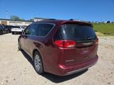Used 2017 Chrysler Pacifica Touring-L image 5